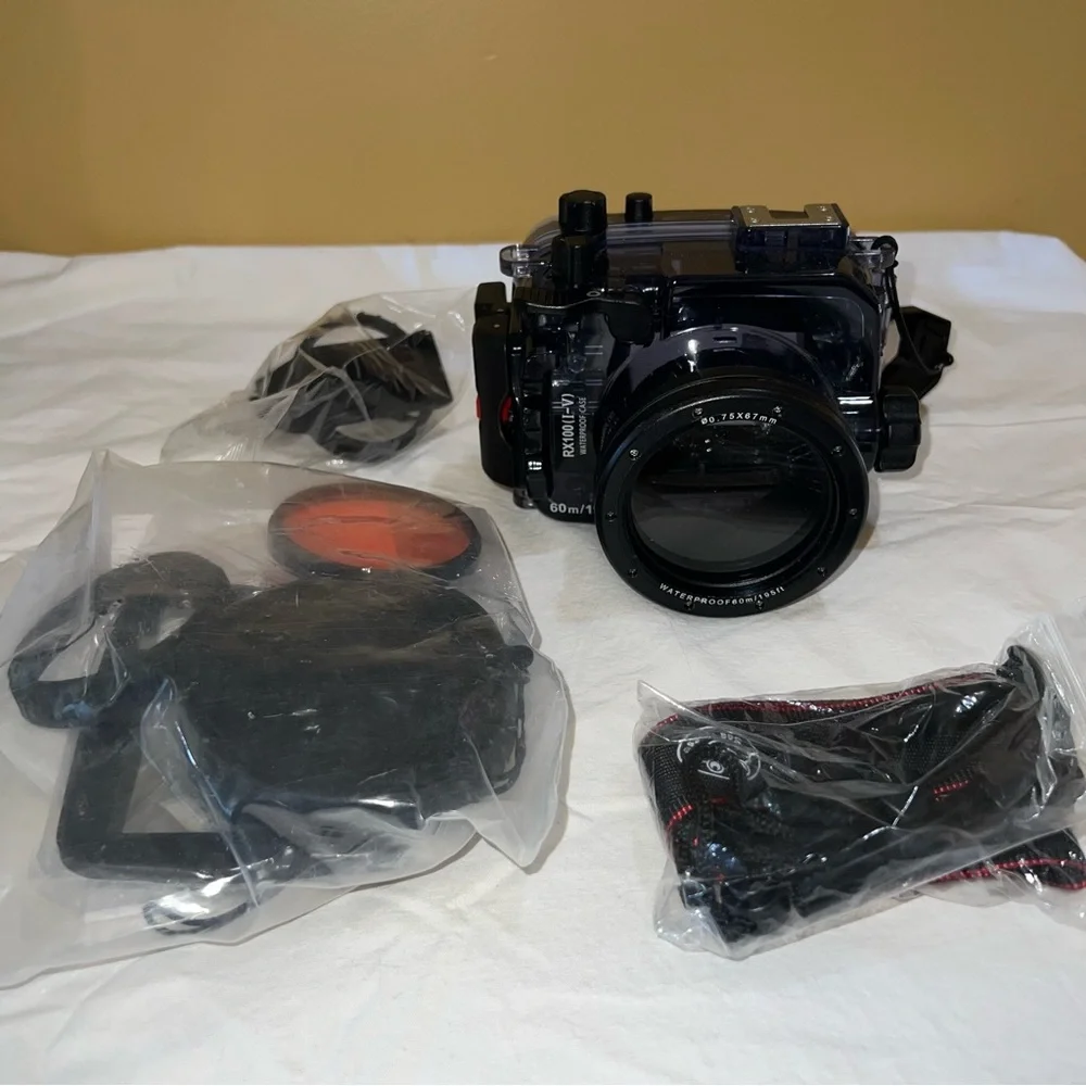 Sea frogs 195FT/60M Underwater Waterproof Camera Diving housing case